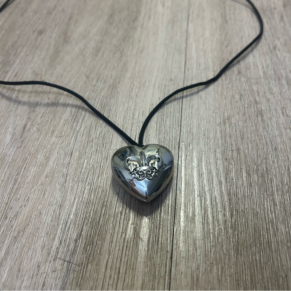 Avon Outspoken by Fergie Perfume Pendant